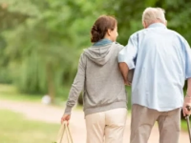 cuidador-de-idosos-especializado-em-cuidados-home-care-rj