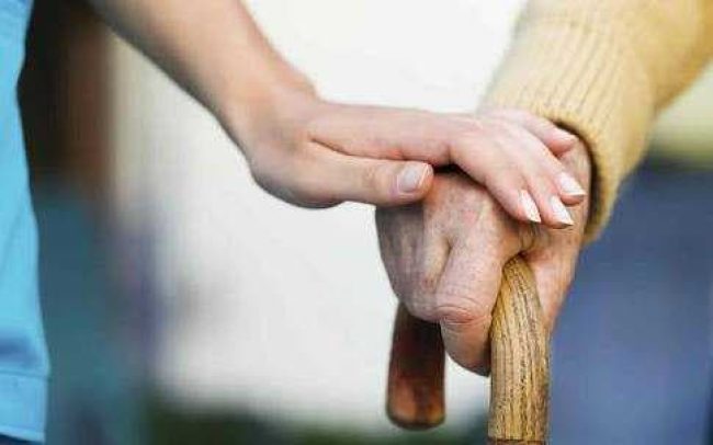 cuidador-de-idosos-quem-e-como-pode-cuida-e-trabalhar-1